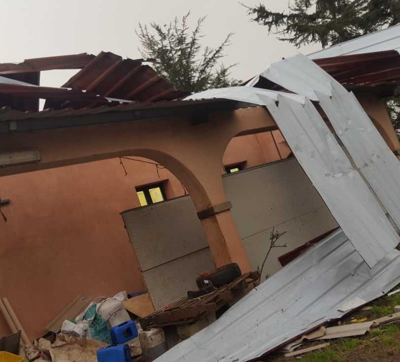 Tromba d’aria si abbatte sulle aziende 