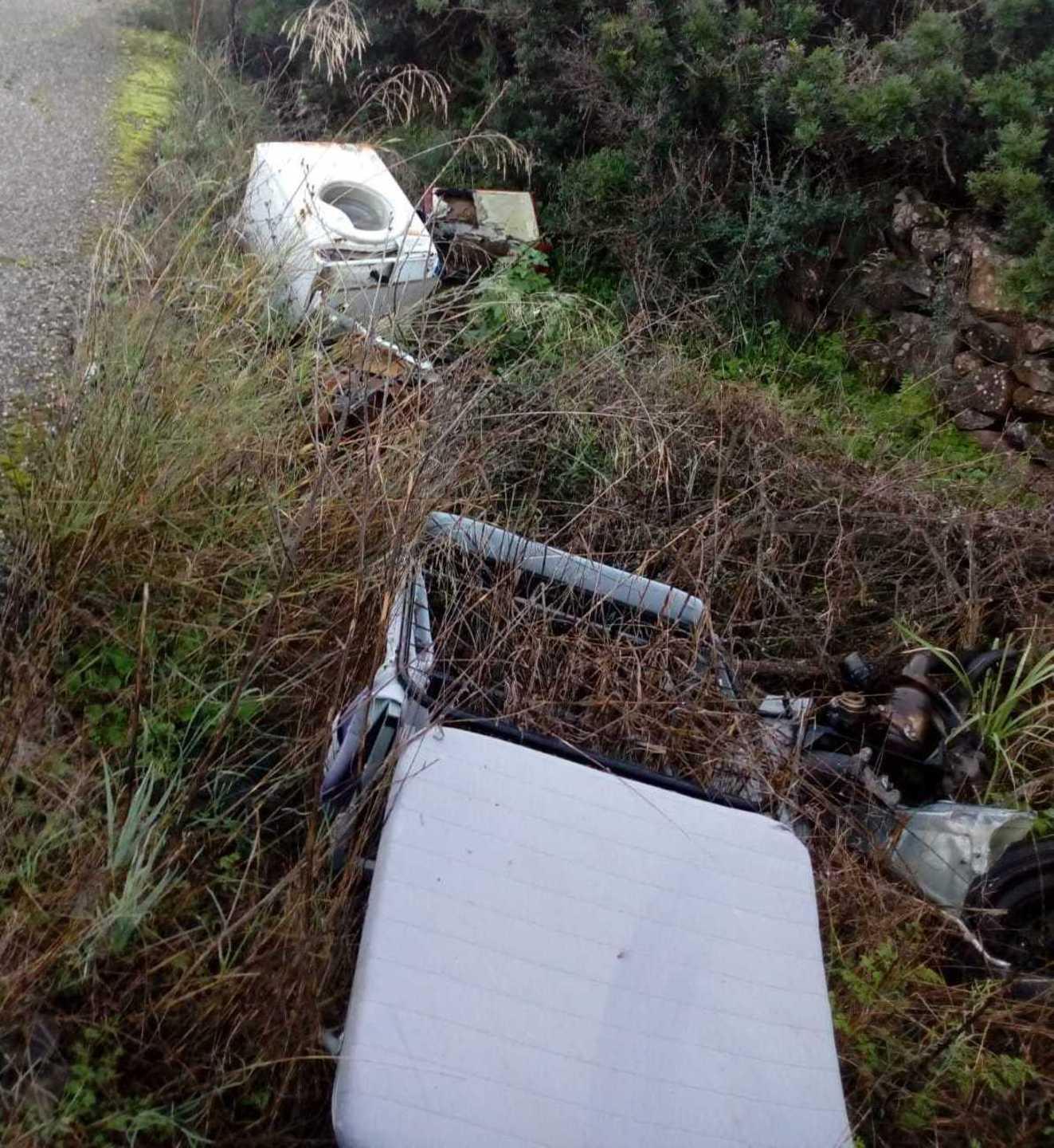 La provinciale nella zona di Iriai diventa una discarica abusiva