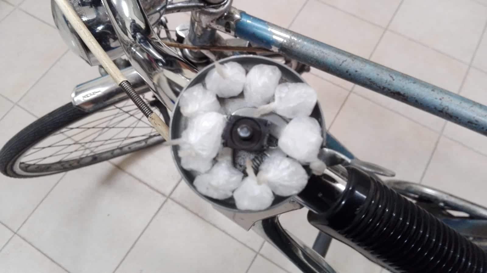 Modena, nasconde la droga nel campanello della bicicletta 