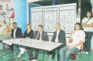 La presentazione del team e il pubblico nella sala del Ducato Le Mura Point in piazza San Michele (Vip)