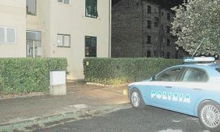 L’intervento delle forze dell’ordine in via Milazzo A destra: il fratello del feritore Paolo Dorcich