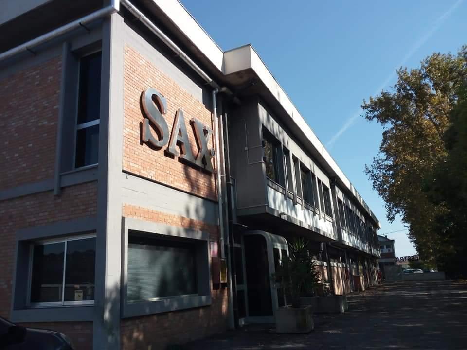 Il capannone dell'azienda a Fucecchio