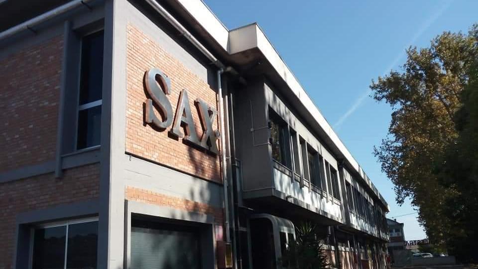 Il capannone dell'azienda a Fucecchio
