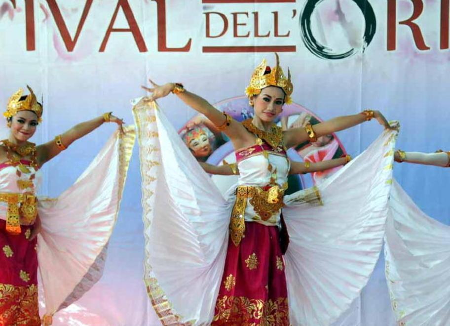Abiti, ritmi e danze tipiche L’Oriente è a Carrarafiere 