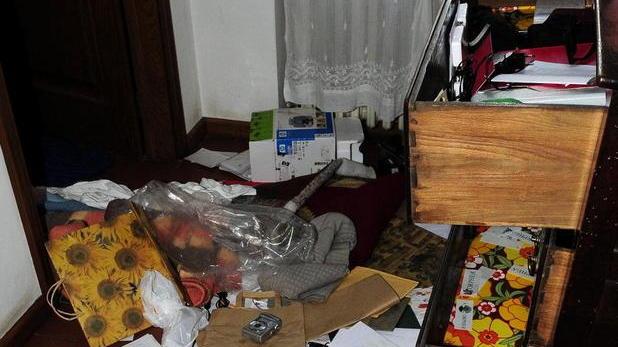I ladri della Mercedes in una palazzina Scoperti e messi in fuga