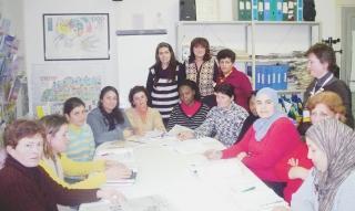 Donne che partecipano a un corso di italiano al Ponte di Ponsacco