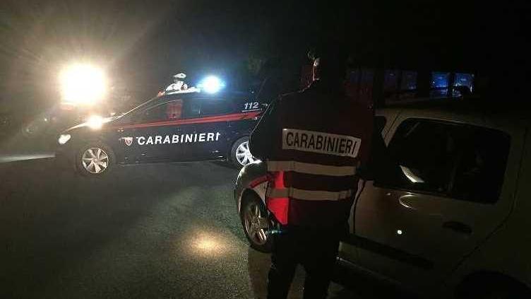 Svaligiava un Suv al parcheggio giovane arrestata dai carabinieri