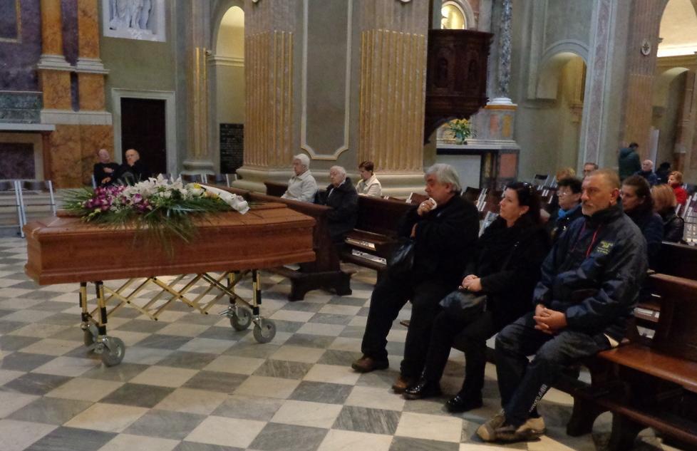 Dopo 55 giorni di attesa l’addio alla donna col cuore artificiale 
