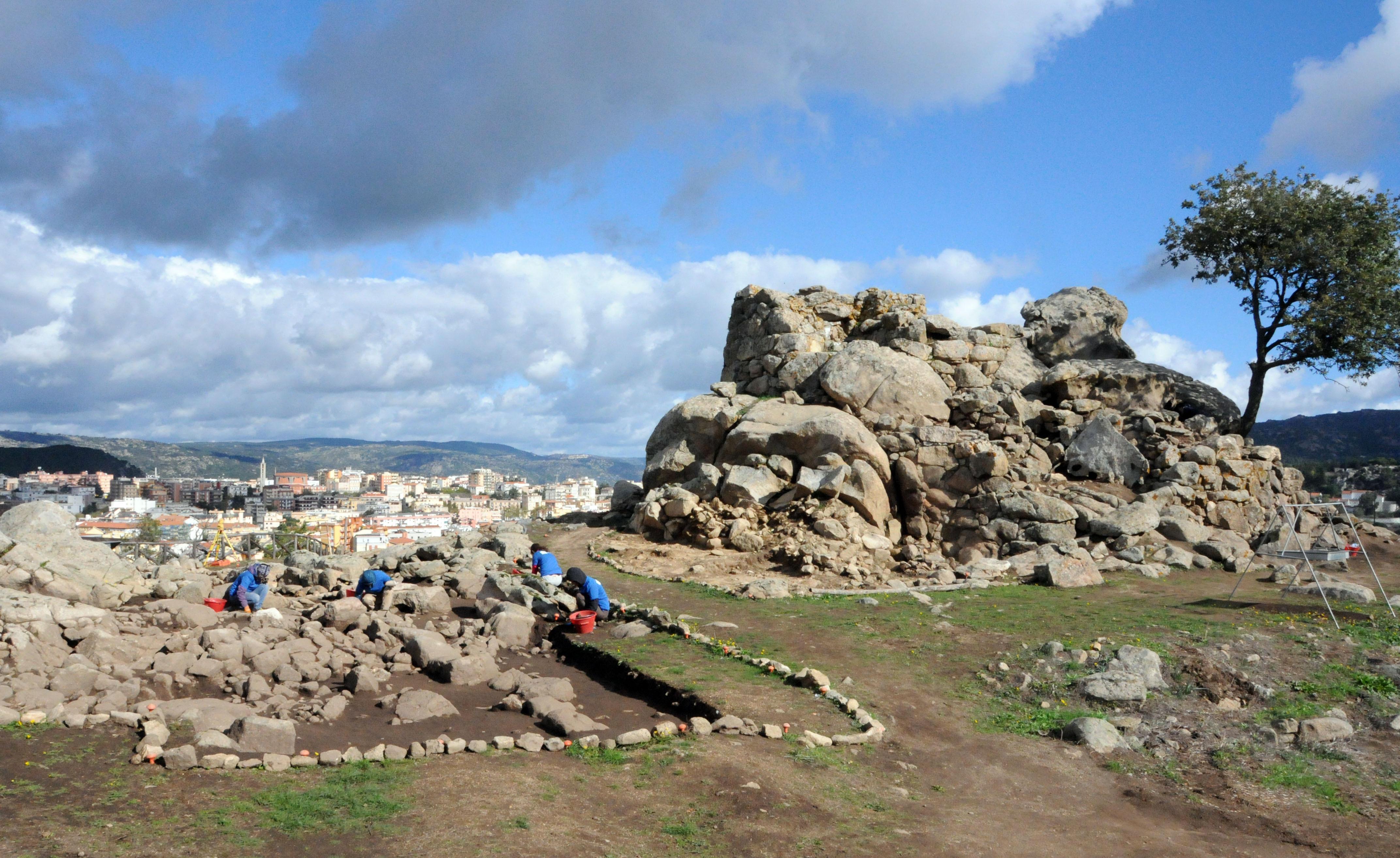Scavi al nuraghe di Tanca Manna a Nuoro (foto archivio)