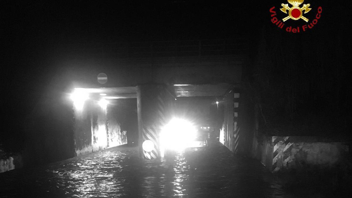 Due persone salvate dall'allagamento di un sottopasso a Follonica
