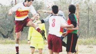 Zuffa in campo, l'arbitrosospende il derby