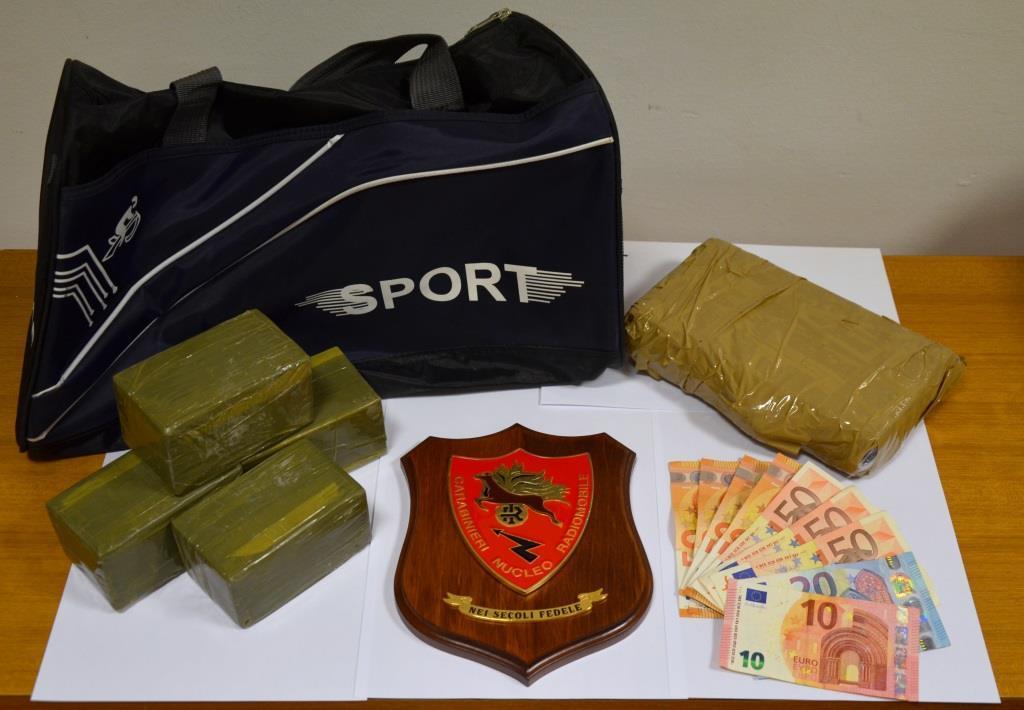 Tre chili di droga nascosti in auto, sassarese arrestato a Cagliari