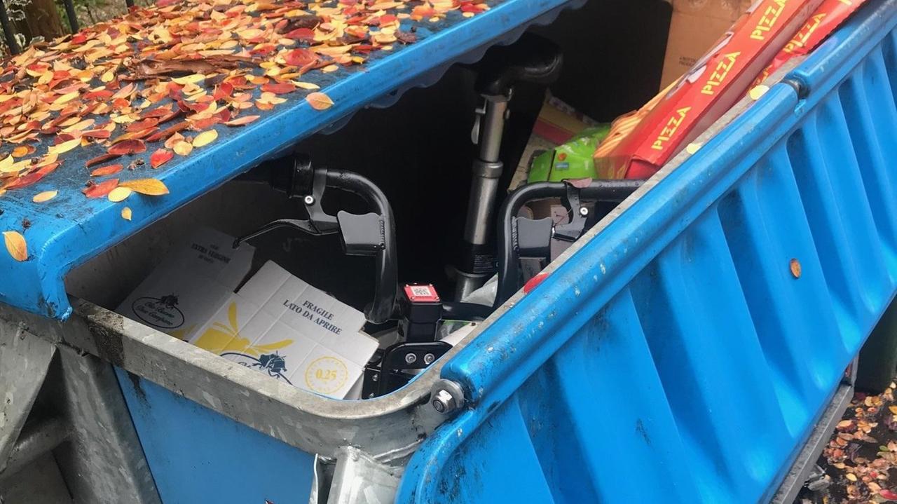 Reggio Emilia, adesso le Mobike finiscono... nel cassonetto