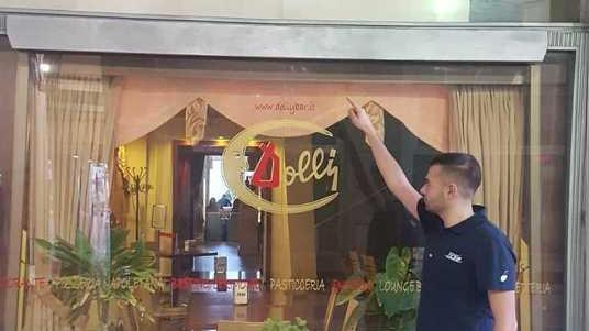 Al bar Dolly il furto numero 14: «Mi viene voglia di chiudere»
