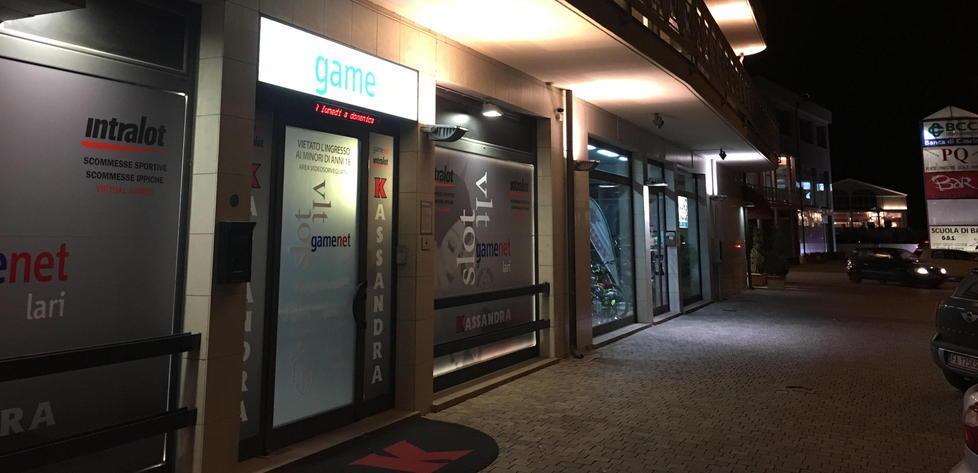 Picchiò il cassiere e rapinò la sala slot: 35enne condannato 