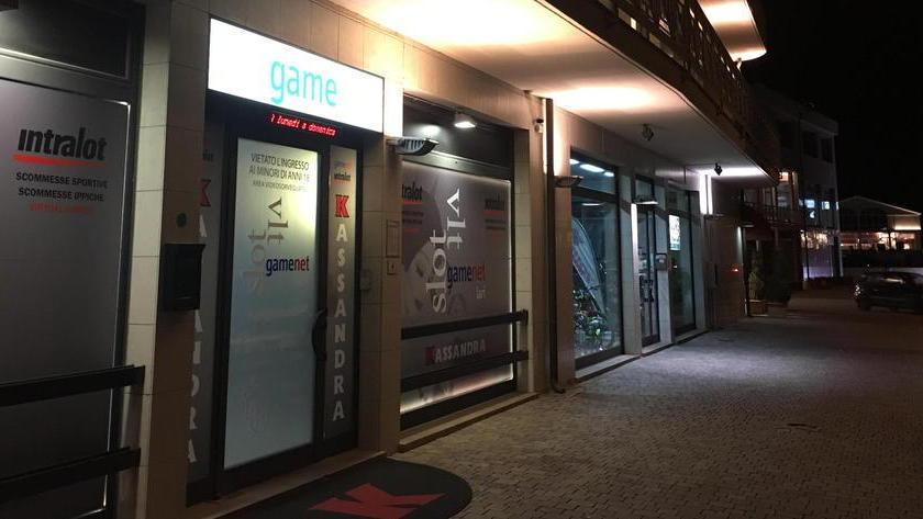 Picchiò il cassiere e rapinò la sala slot: 35enne condannato