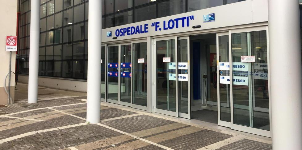 Cade dal letto d’ospedale e muore Via al processo 