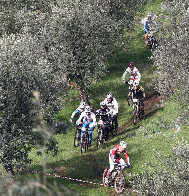 In bicicletta per dare un aiuto al Serra 