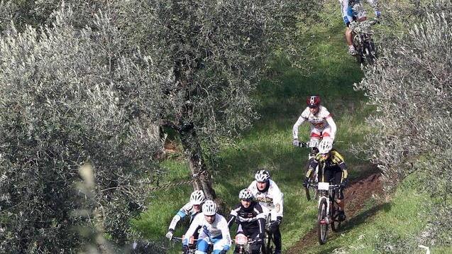 In bicicletta per dare un aiuto al Serra