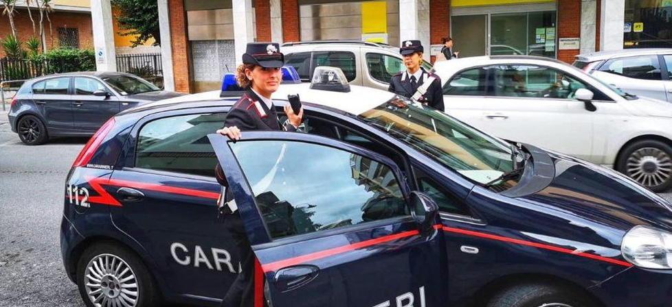Tenta di aprire un conto con i documenti falsi arrestata ventinovenne 
