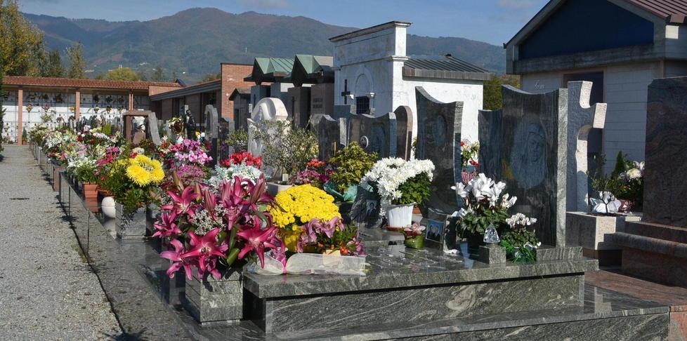 Per Ognissanti parte in cinque cimiteri la raccolta differenziata 