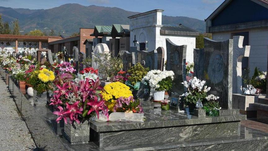 Per Ognissanti parte in cinque cimiteri la raccolta differenziata