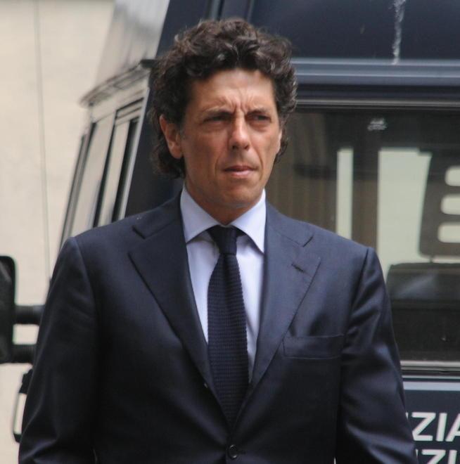 Medico nei guai per truffa: timbrando il cartellino ha sottratto 25mila euro