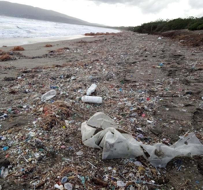 Plastica e sporcizia sull’arenile Arriva “Bandaburrasca” 