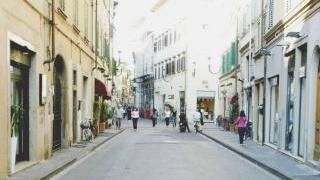 Una veduta del borgo di Monterappoli e a fianco del titolo uno scorcio del centro storico di Empoli