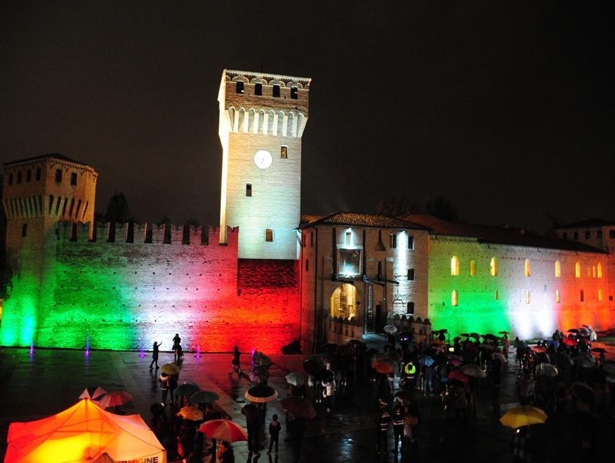 Il Castello si illumina Spettacoli di luci e colori