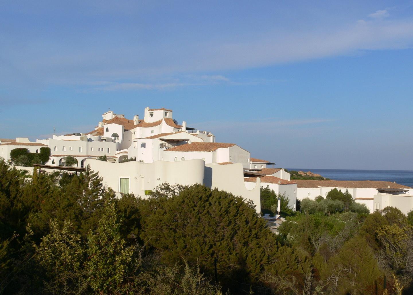 Il balzello sulle vacanze smeralde costa 5 euro nei 5 stelle, 2 nei tre