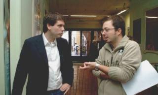 Simone Gialdini (a sinistra) gestore della sala
