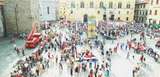 Qui accanto e a destra due momenti di una delle ultime edizioni della festa