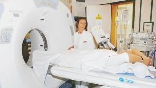 Un paziente si sottopone alla Tac all’ospedale del Ceppo
