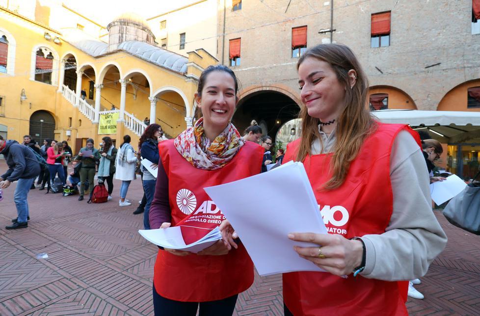 Ferrara e la corsa alla donazione di midollo. Il papà di Alex: «Un grazie di cuore alla città» 