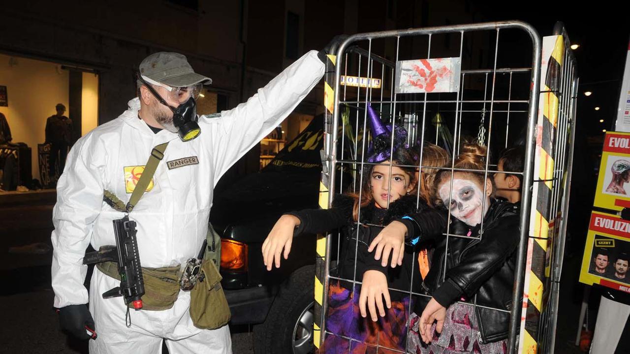 Piombino nella notte di Halloween (foto Paolo Barlettani)