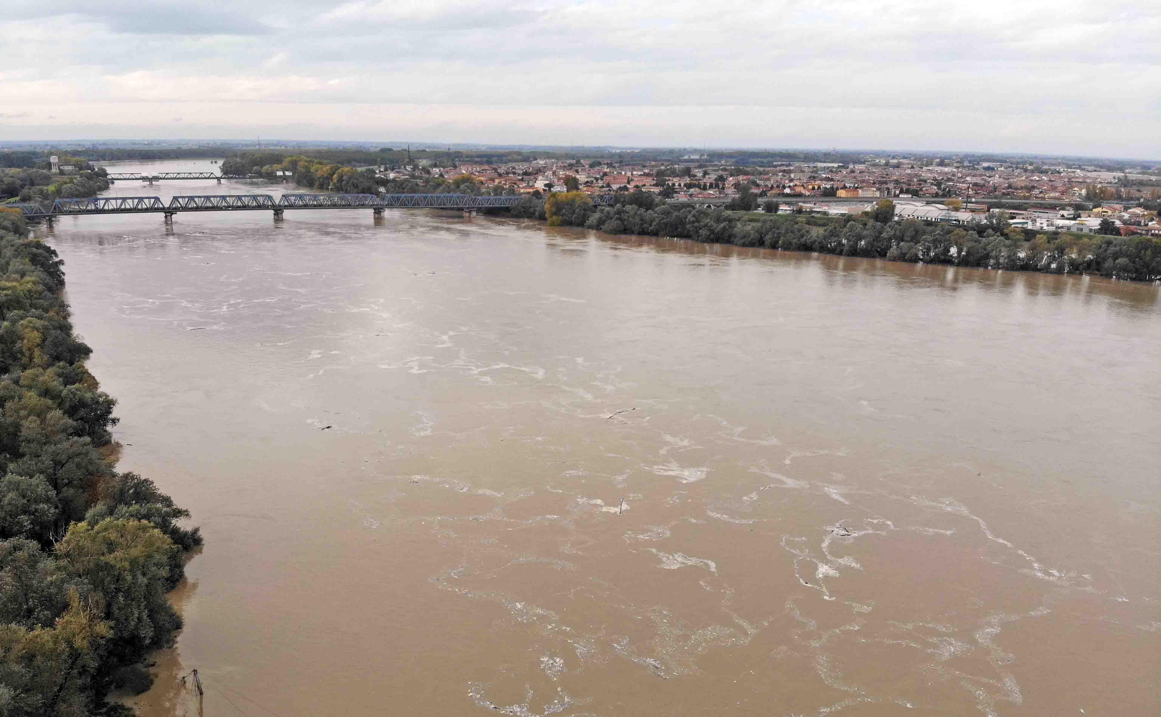 La piena del Po, situazione più critica verso il delta