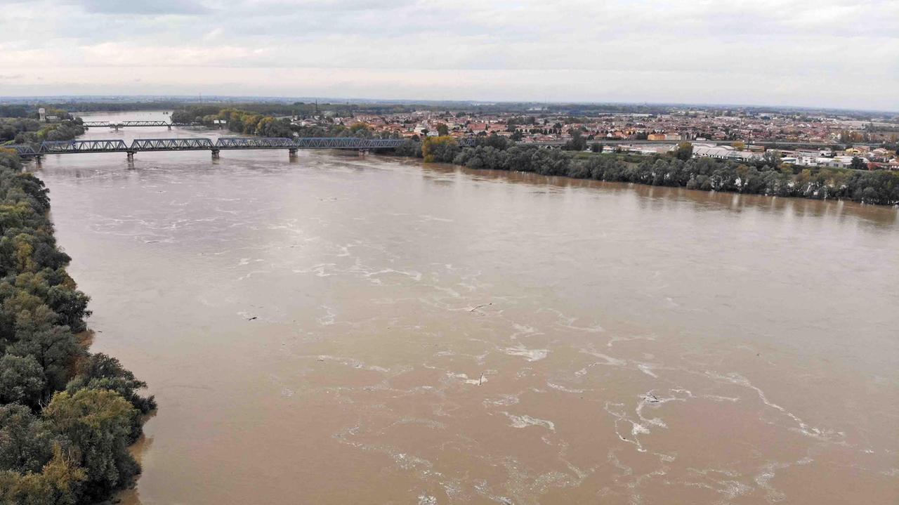 La piena del Po, situazione più critica verso il delta
