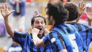 Francesconi, Talignani (di spalle) e Fiasconi festeggiano dopo un gol