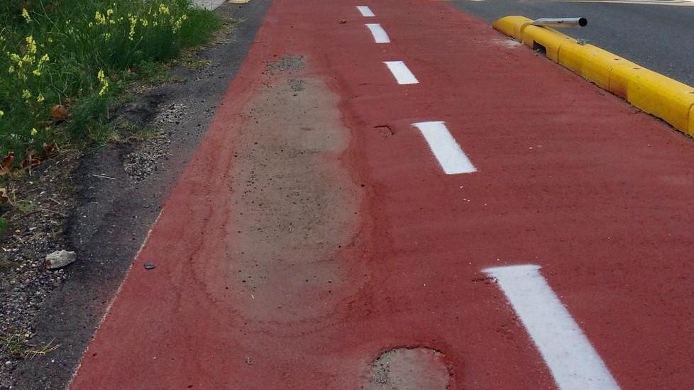 Dossi e avvallamenti sulla pista ciclabile di San Pietro in Palazzi