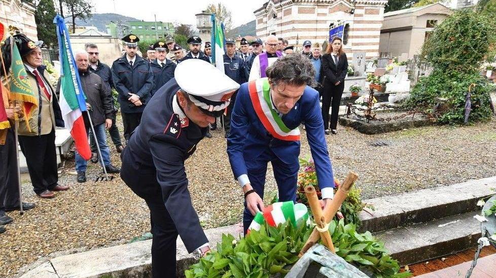 Una corona in ricordo dei Caduti in guerra