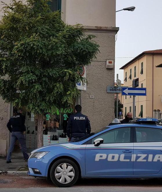 Spaccata all’Outlet, via con il fondo cassa