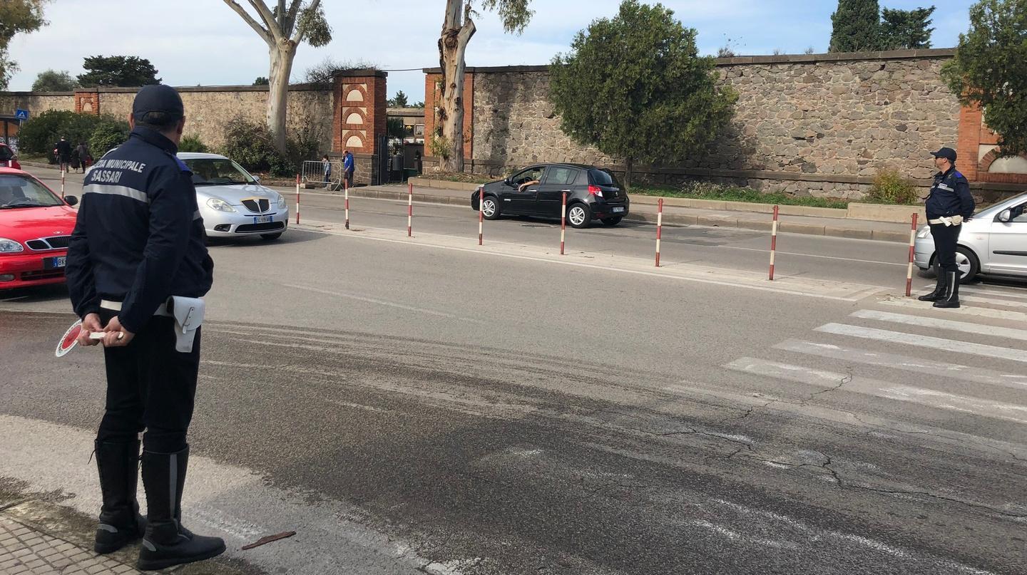 Grande folla per l’omaggio ai defunti 