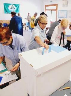 Un momento del voto alle primarie Pd del 2007