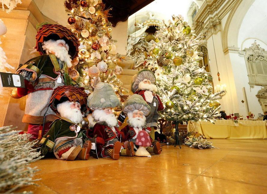 Decorazioni di Natale: una mostra in San Carlo