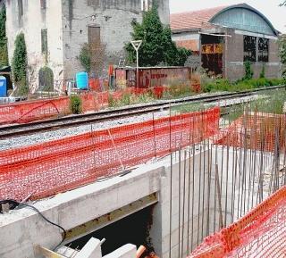 A destra il sottopasso tra via Piave e via Fonda qui a fianco quello tra via Lama e via Neruda