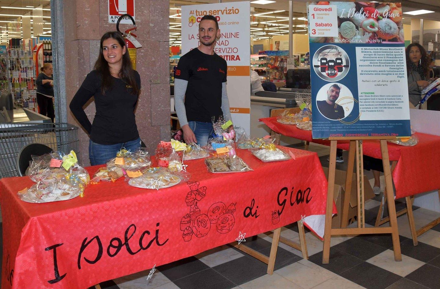 Tutti fanno la fila per “I dolci di Gian” 