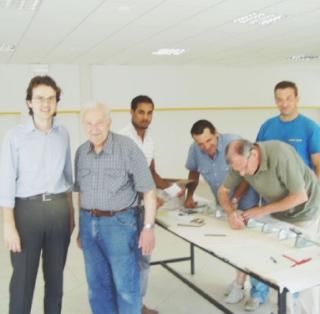 La realizzazione di uno scafo in un cantiere navale sopra Mario Cecchi con il sindaco Enrico Sostegni