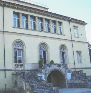 La scuola Mabellini e sopra un concerto al suo interno