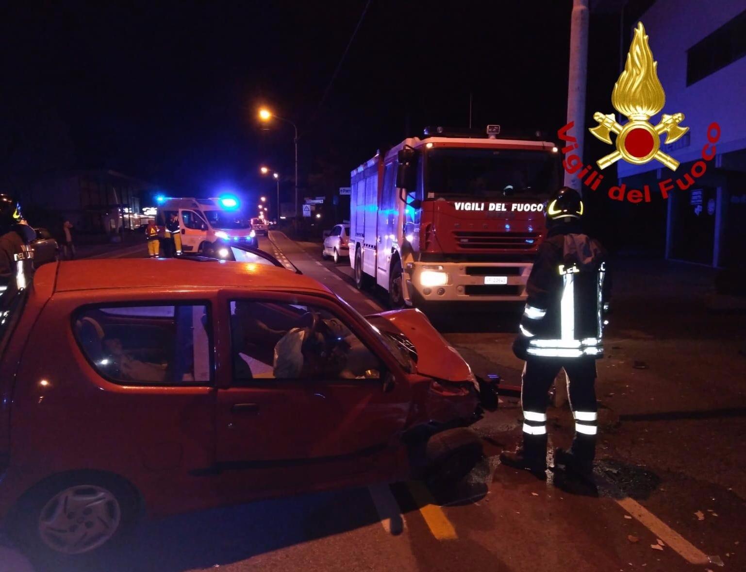 Quattro feriti nello scontro tra due auto in via Montalbano